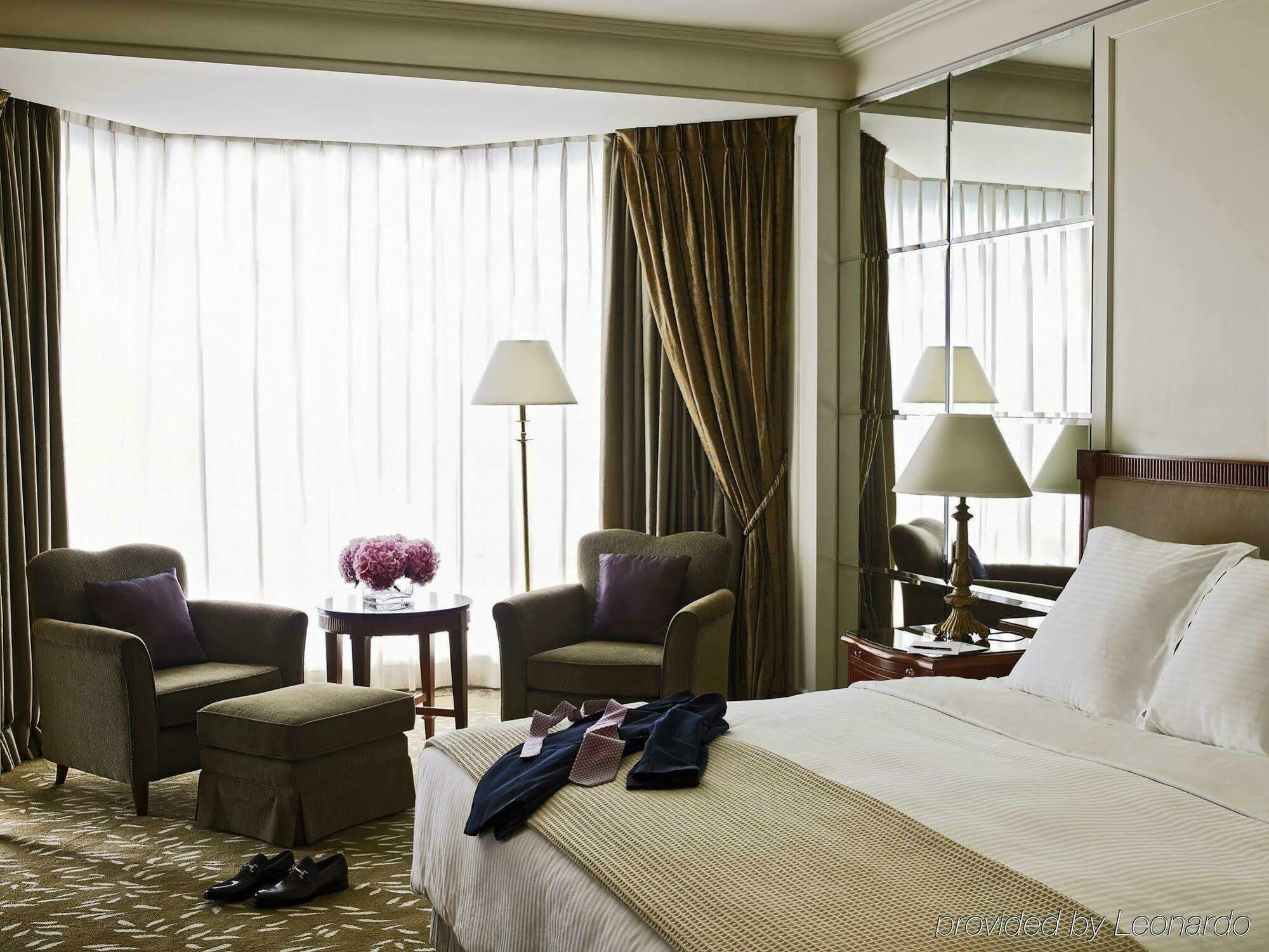 The Langham Hong Kong Hotel Room photo